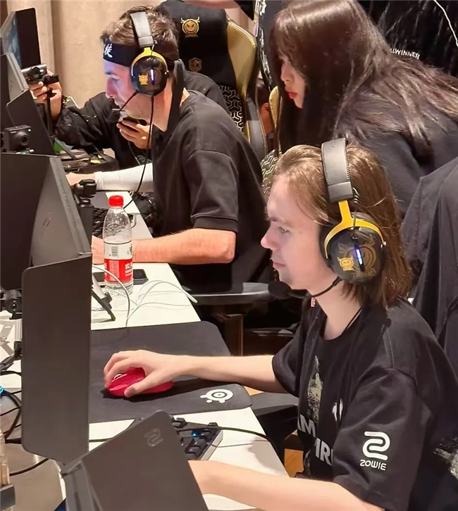 外媒盘点休赛期五大签约：BLG.Uzi排名第一