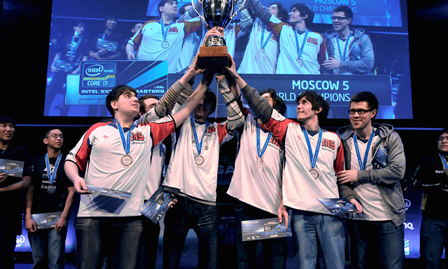 TES 战队 2-1 战胜 BLG 战队成功晋级淘汰赛八强