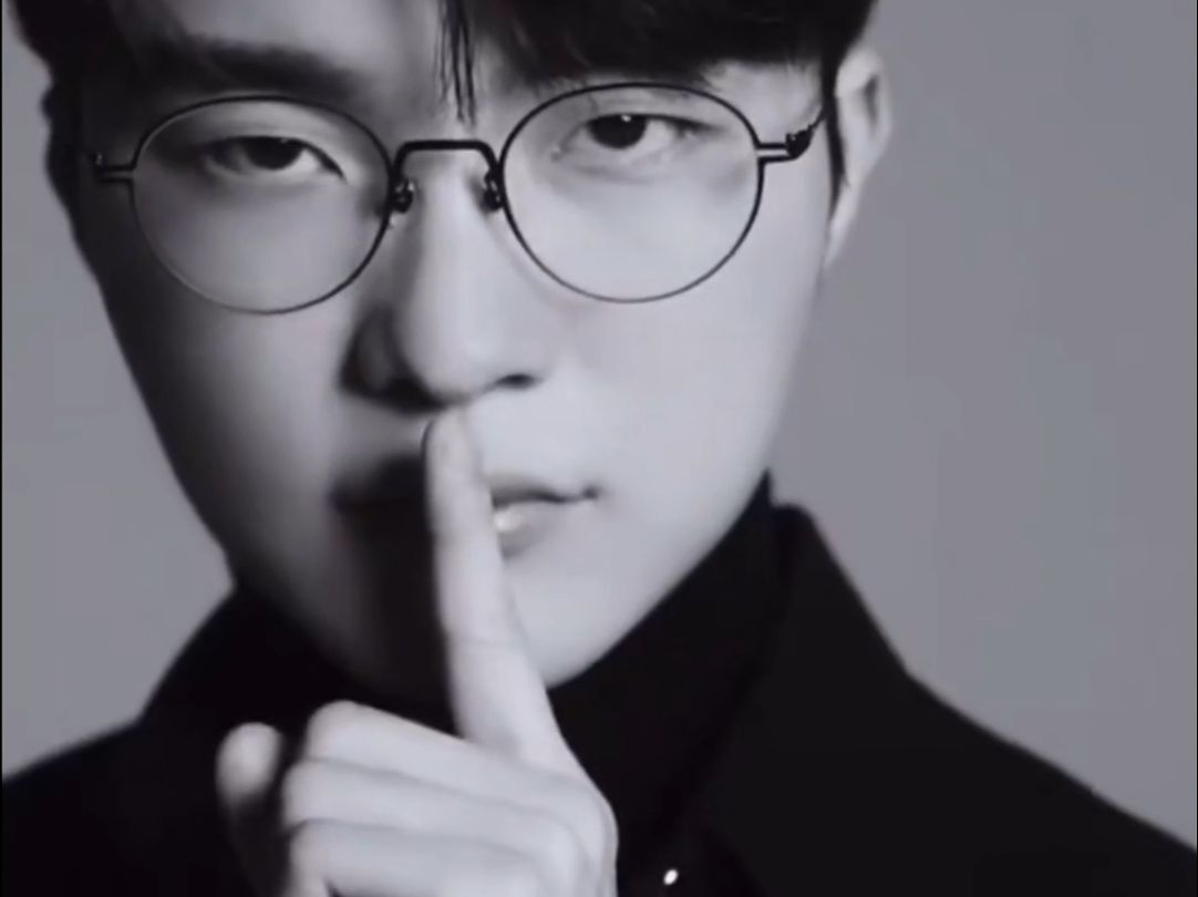 LPL解说Rita晒照：今天不下雨 出去玩噜