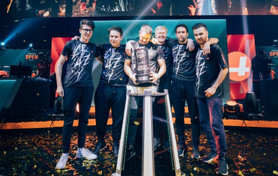 Yuan Shen Yong En的魔影融化了 Care Lele 的Shenniu操作拉动了RNG3-1FPX